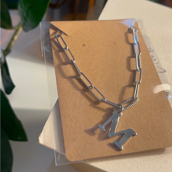 INITIAL NECKLACE (KIDS) - Picture 3 of 4